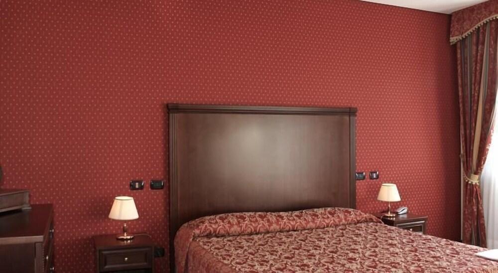 Lauri Hotel Neive