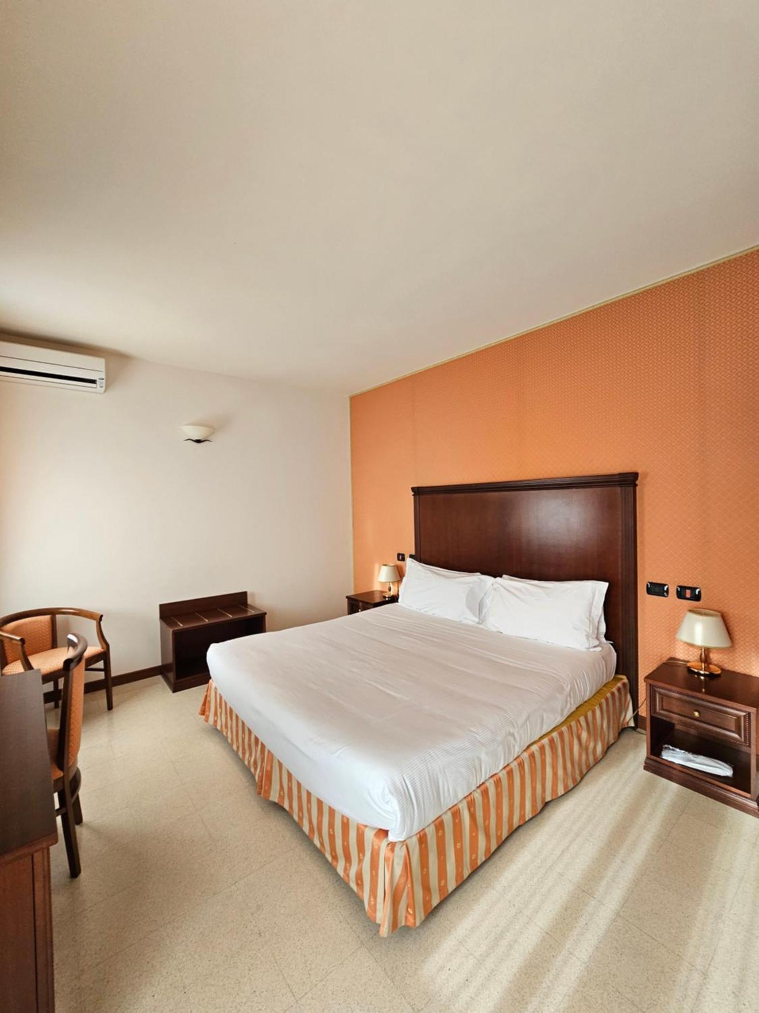 Lauri Hotel Neive