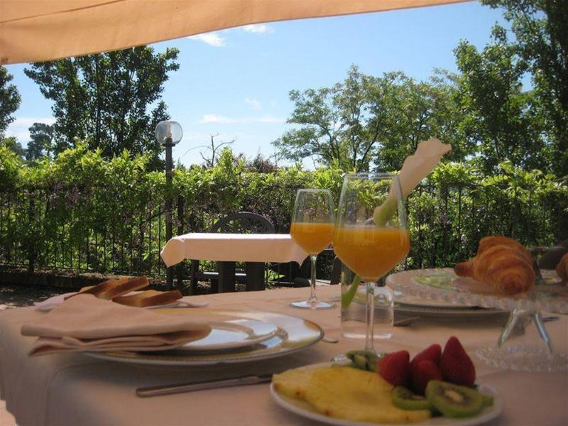 Hotel Lauri Neive