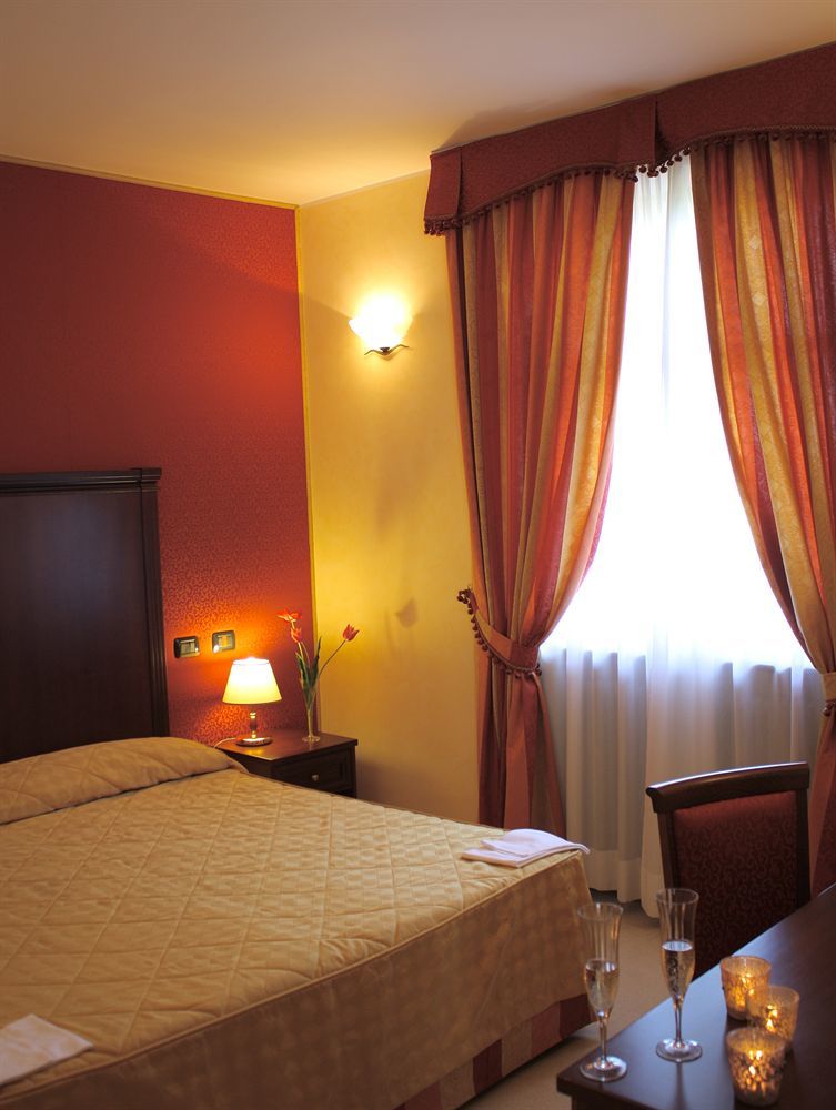 Lauri Hotel